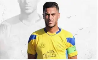 Palestinian goalkeeper Saleem Al-Ashqar during his football career before reports of his death in Gaza.