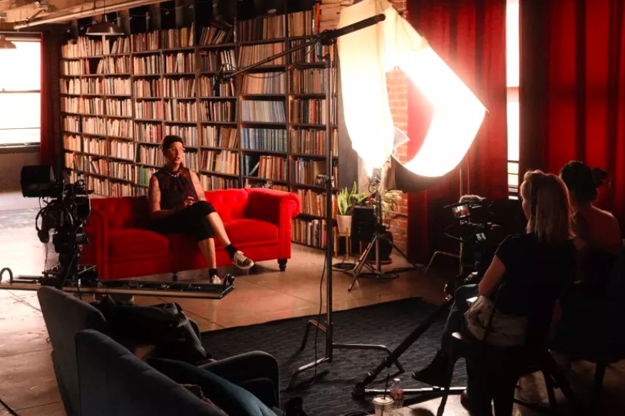 lice McShane, left, and Jessica Sartenaer interview entertainment journalist Maureen Ryan for “Jared Leto: Hollywood’s Dark Secret.”
