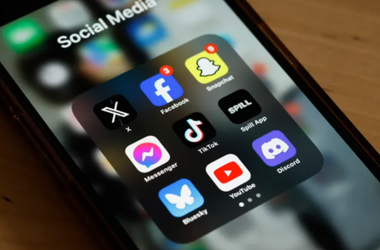 A teenager using a smartphone while the U.K. government considers new social media curfew proposals and online safety measures for young users.