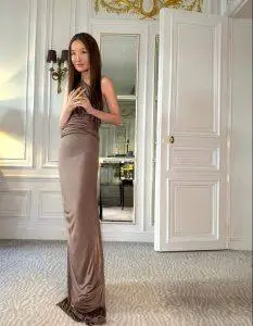 Vera Wang celebrates her 77th birthday in Paris, debuting a chic shoulder-length honey-blonde hairstyle while wearing an elegant white halter gown.