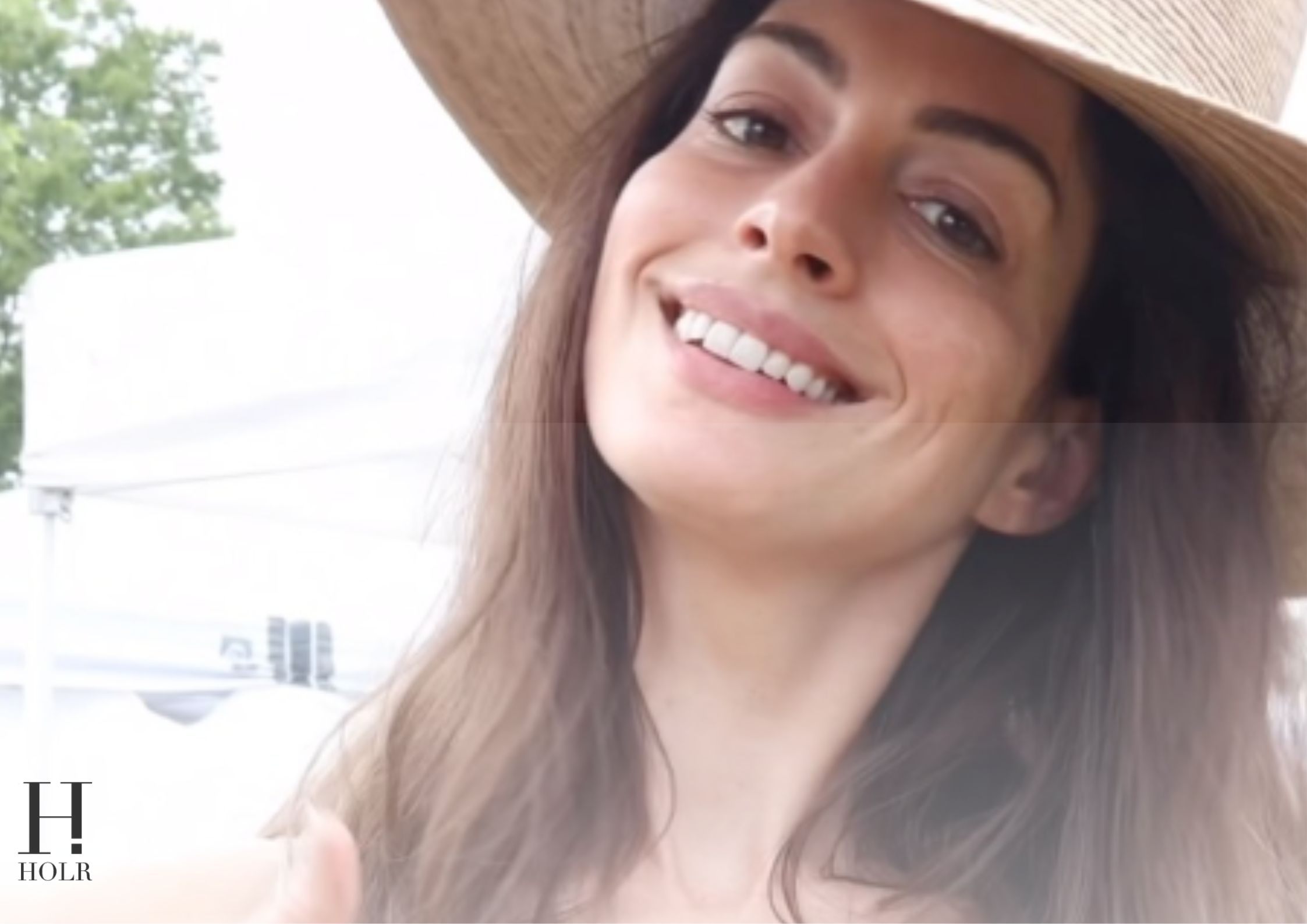 Anne Hathaway’s The End of Oak Street Is a Family Affair