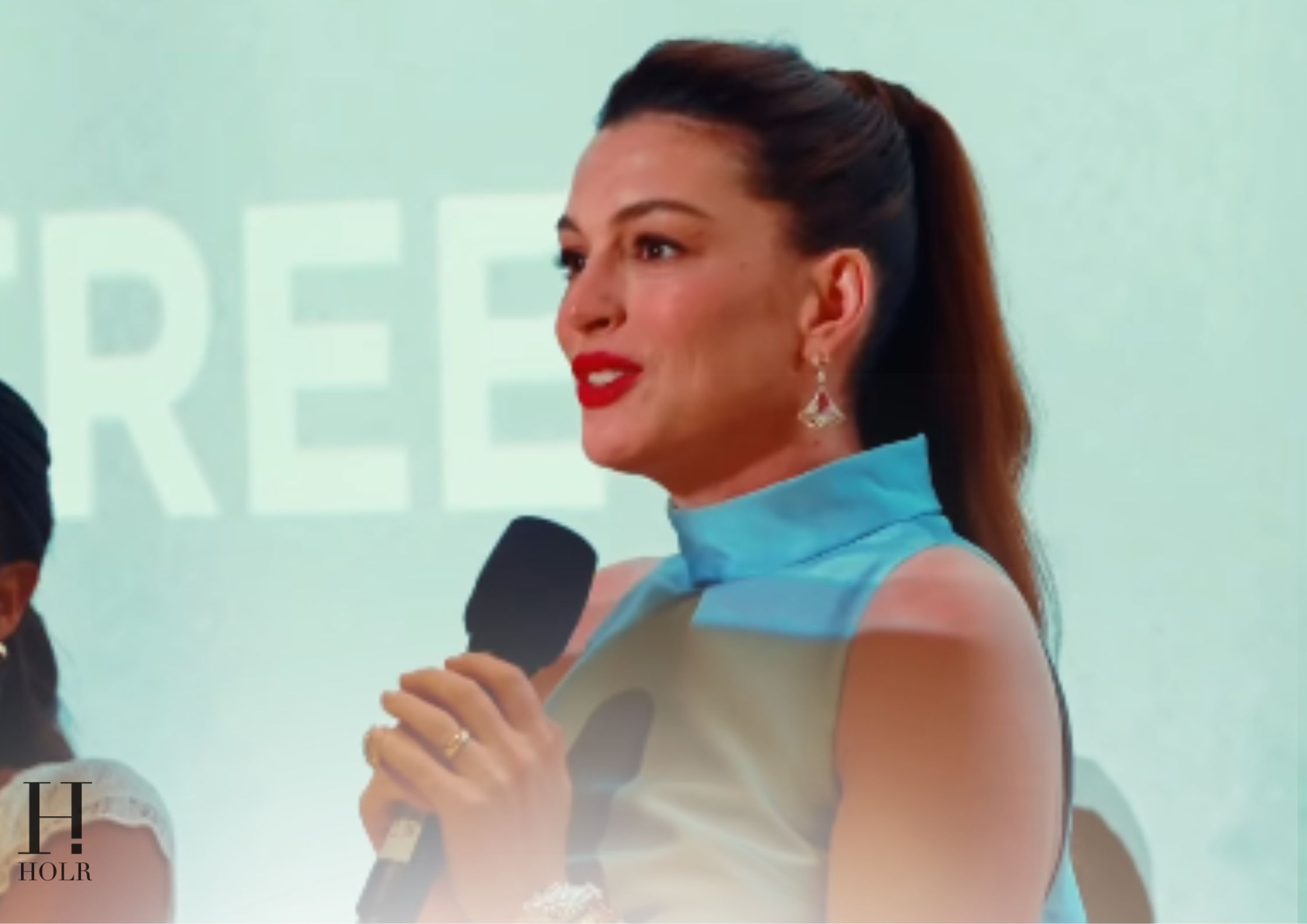 Anne Hathaway Gets Playful With The End of Oak Street