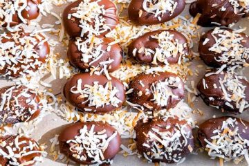 Whole Medjool dates and candy-style date snacks displayed as a naturally sweet alternative to traditional desserts.