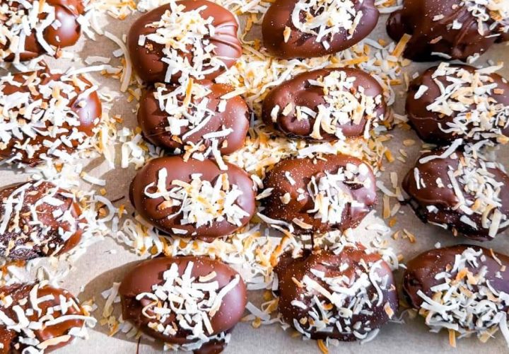 Whole Medjool dates and candy-style date snacks displayed as a naturally sweet alternative to traditional desserts.