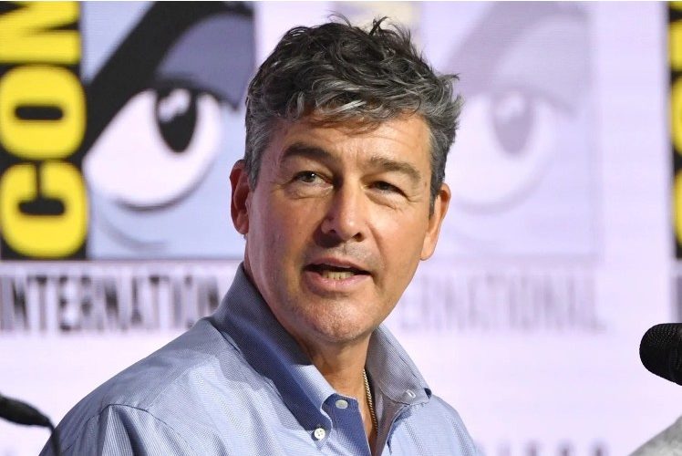 Kyle Chandler smiles while discussing how he secretly explored San Diego Comic-Con wearing a Stormtrooper helmet with his Lanterns co-star.