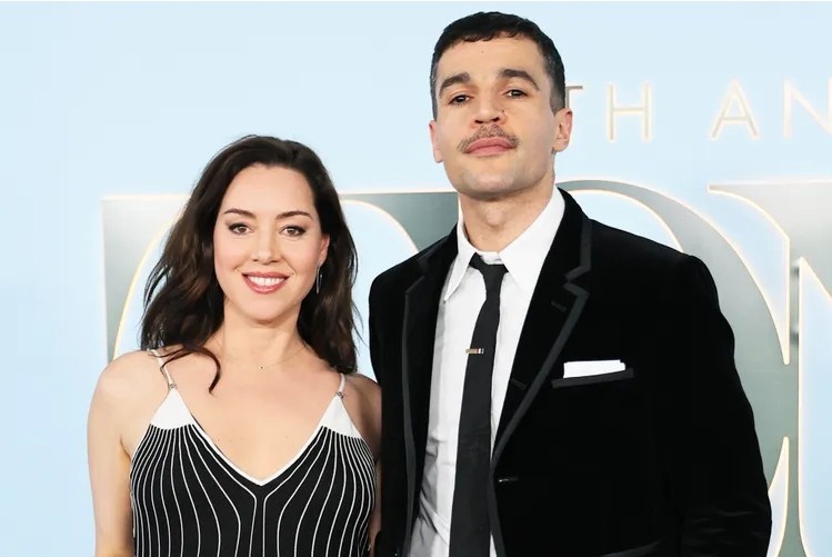 Aubrey Plaza and Chris Abbott welcome their first child as the couple begins a new chapter of parenthood.