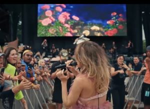 Suki Waterhouse Brings Indie Charm and High Energy to Lollapalooza Chicago