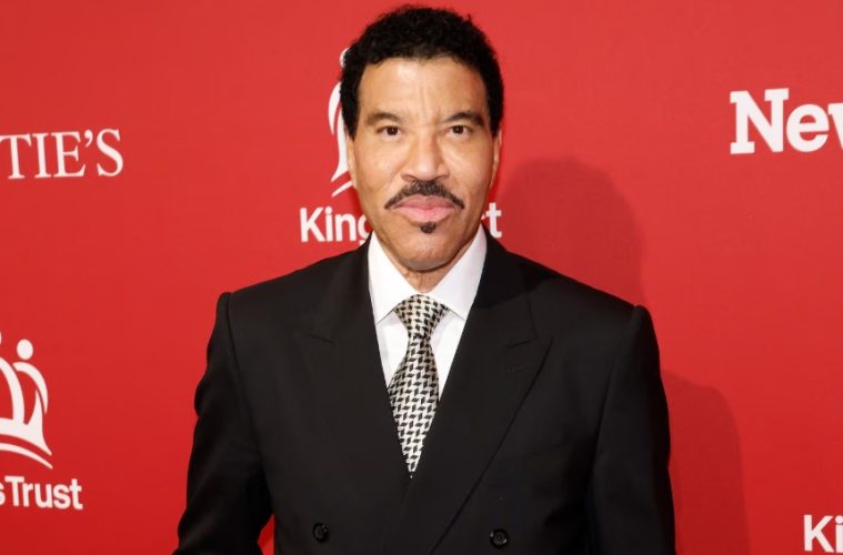 Lionel Richie performs during his St. Louis concert before seeking medical care after feeling unwell near the end of the show.