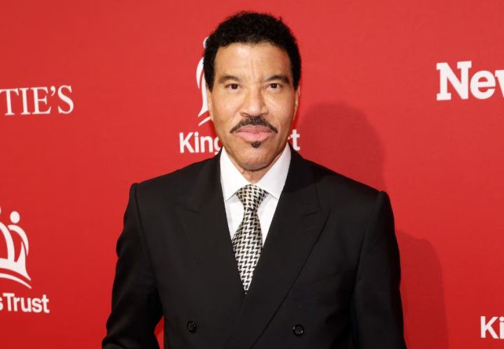 Lionel Richie performs during his St. Louis concert before seeking medical care after feeling unwell near the end of the show.