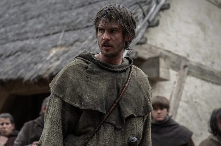 Andrew Garfield as Ploughman stands amid a tense medieval crowd in The Uprising, a gritty drama about England’s Peasants’ Revolt.